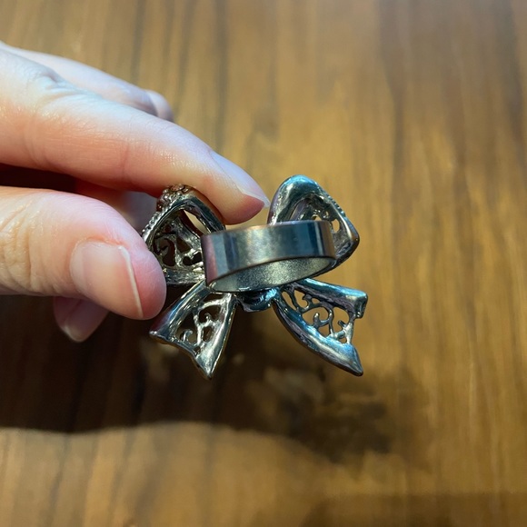 Large Bow Costume Jewelry Ring with Rhinestones - Picture 2 of 4